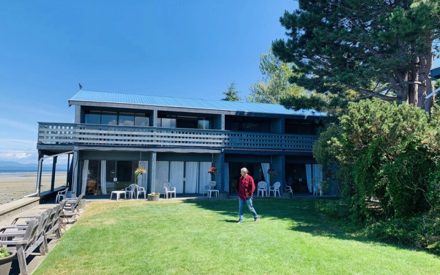 Sand Pebbles Inn