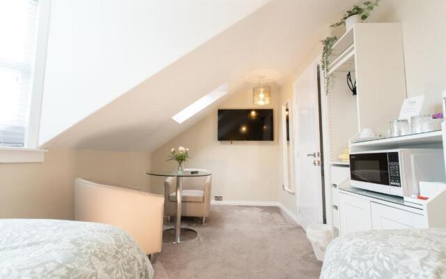 3 Private bedrooms attached to hosts home Free parking