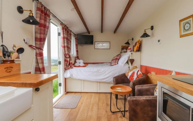 The Journeyman Luxury Shepherds Hut
