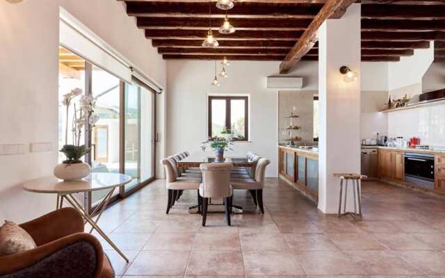 Villa Can Prats, Luxury Villa Surrounded by Nature