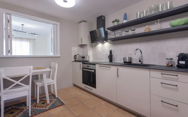 3 Bedroom, 3 Bathroom Beachside Apartment