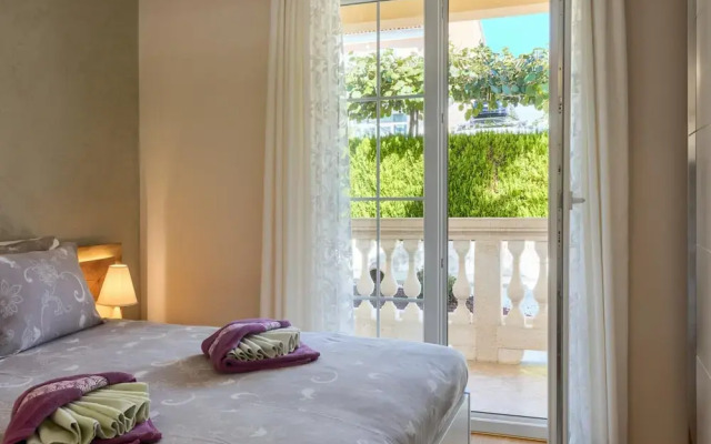 Premium Apartment With Patio
