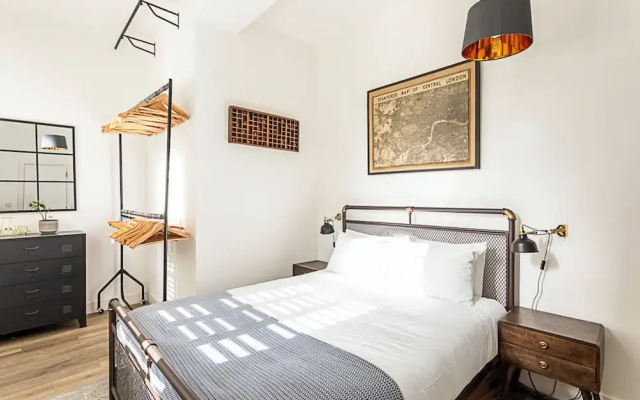 Contemporary Victorian Studio