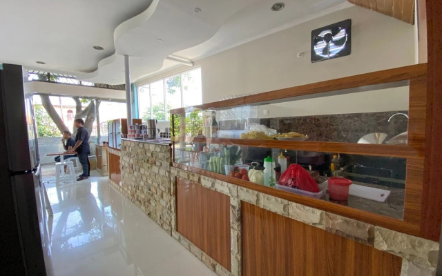 Guesthouse Putri Griya Fikarda by ZUZU