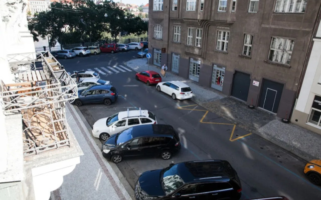Spacious 2 Bedroom Apartment With Nice Terrace
