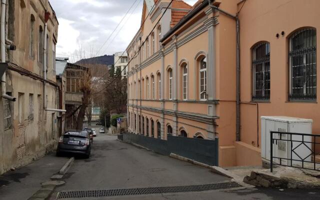 Cozy Apartment in Old Tbilisi