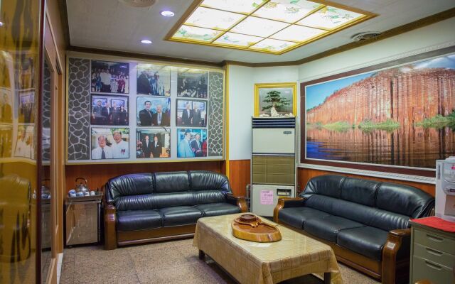 Seng-Kuo Hotel