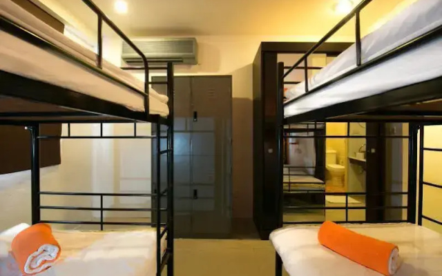 Check Inn Phromphong