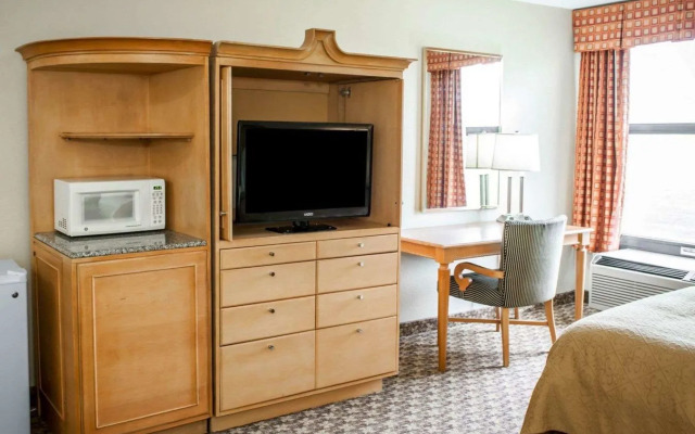 Baymont by Wyndham Greenfield