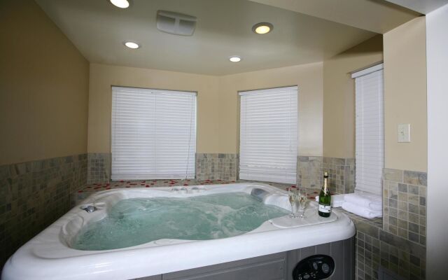 Senate Luxury Suites