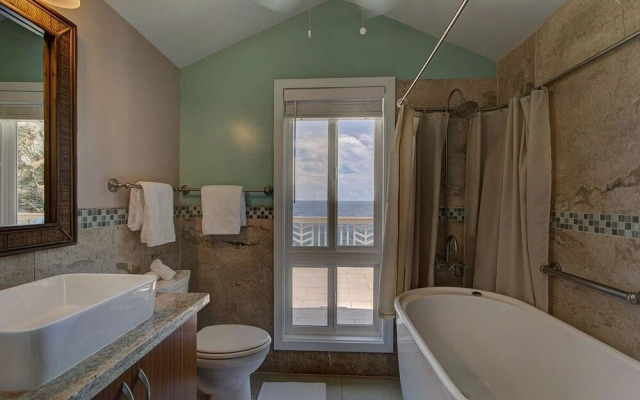 Paradise Ocean View 2 Bedroom Home by RedAwning