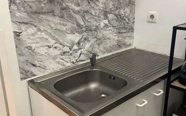 Modern 1BR City Apt for 5 Great Location