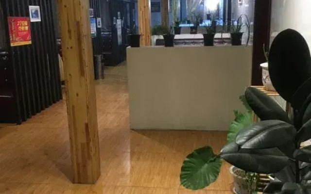 Xinyang Blue Moon Hotel