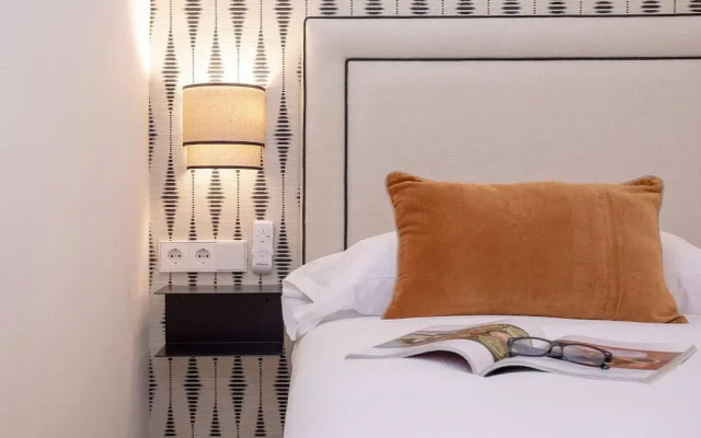 Bright Apartment in Seville Plaza Santa Cruz
