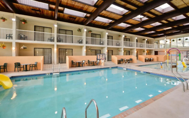 Ramada Hotel & Conference Center by Wyndham Plymouth