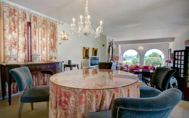 Romantic Puerto Banus Villa, Sea Mountain Views