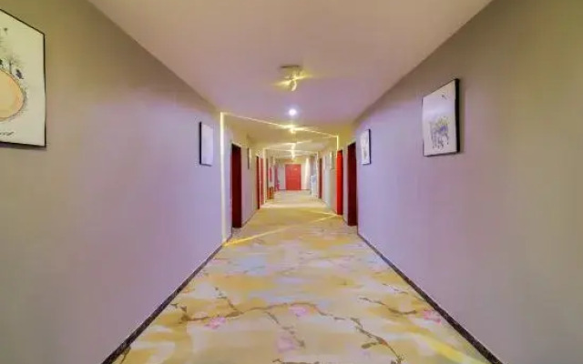 Xinzheng Marriott Business Hotel (Shuanghu Avenue Subway Station)