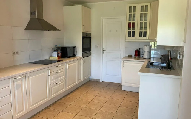 Villa With Private Pool and Jacuzzi