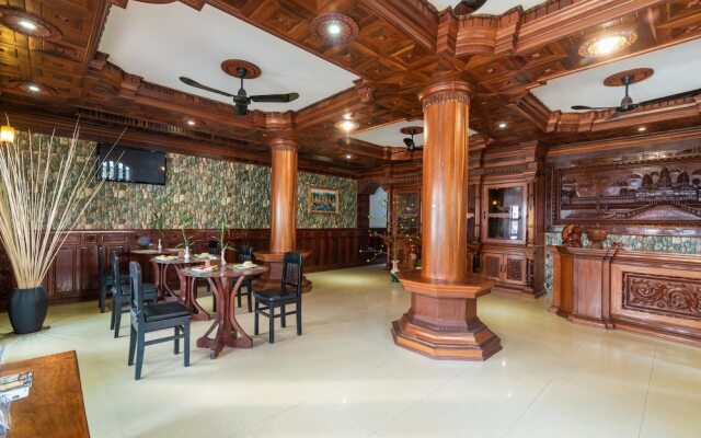 Kings Luxury Hotel