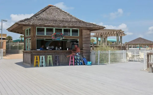 Pelican Beach Resort 0301