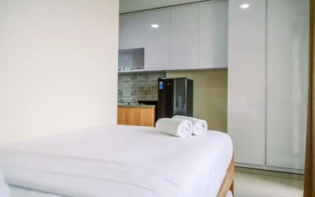 Cozy And Nice Studio At Apartment B Residence
