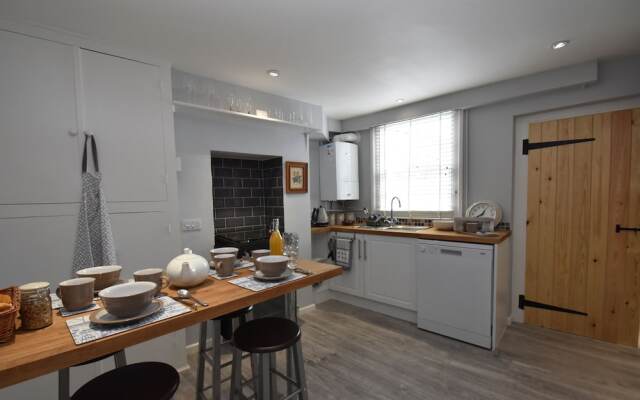 Dolphin Cottage