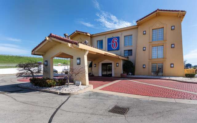 Motel 6 Knoxville, TN