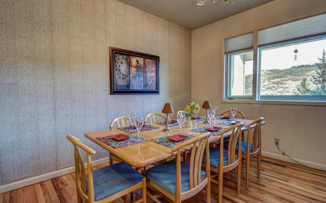 Lowell Avenue Apartment By Alpine Ski Properties