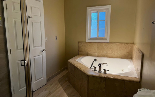 Holiday Inn Express & Suites La Jolla – Windansea Beach by IHG