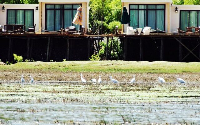 Lijiang Scenery Retreats Lake Front Villa Resort