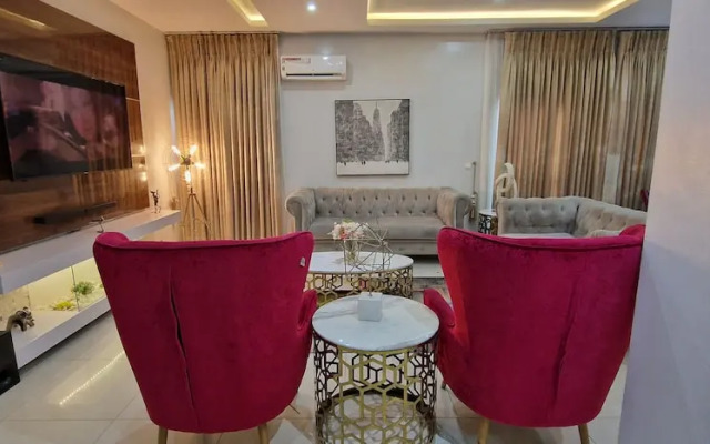 Luxury 3-bed House in Gated Estate With Pool Lekki