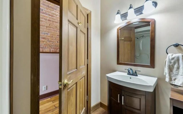 Luxurious Downtown Townhouse