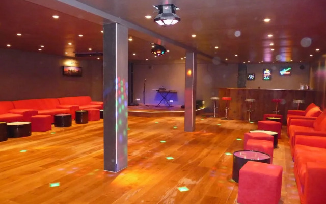 HAVRE DE PAIX" 5 étoiles Prestige jacuzzi, hammam, sauna, PISCINE chauffée Mougins Cannes Grasse