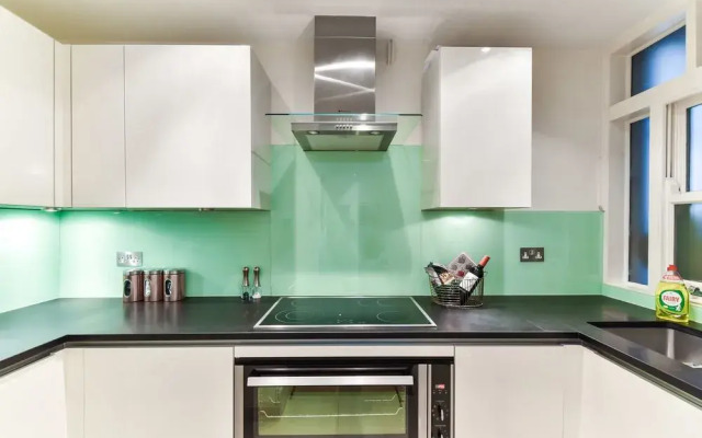 Kensington Black Square Collection