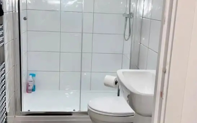 Charming 1-bed Apartment in Bradford City Holiday