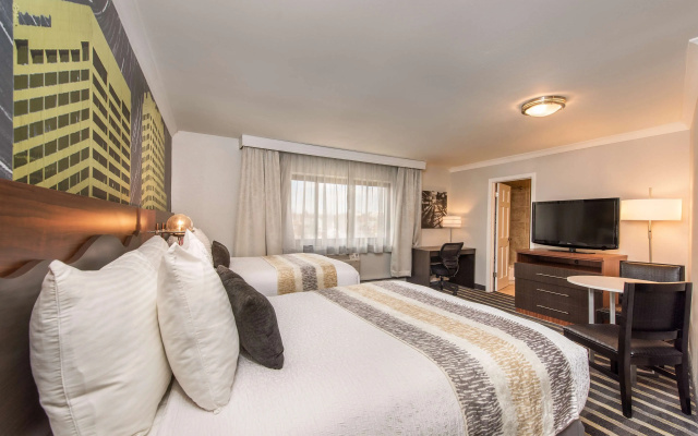Best Western PLUS Milwaukee West