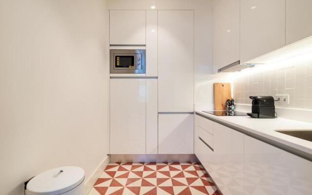 Modern 1BDR in Downtown Lisbon by LovelyStay