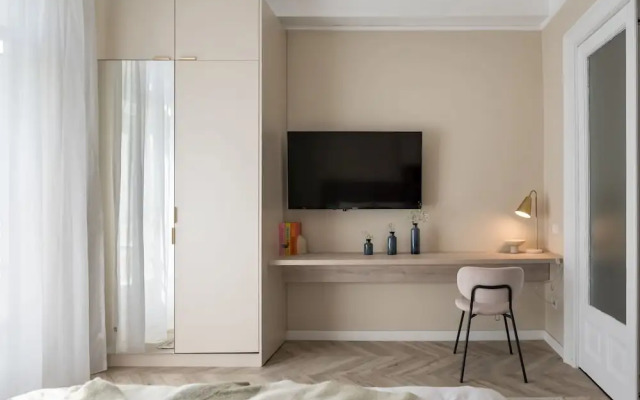 Elegant 3BR Retreat - Steps Away Cismigiu Gardens