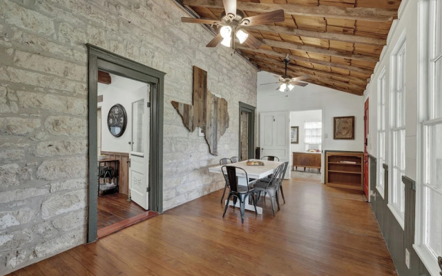 Rocking Ox Gasthaus-5 Minutes to Downtown!