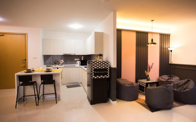 Cozy contemporary homestay @ Suasana suites