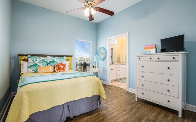 Sweetsol 4 Bedroom Home by RedAwning