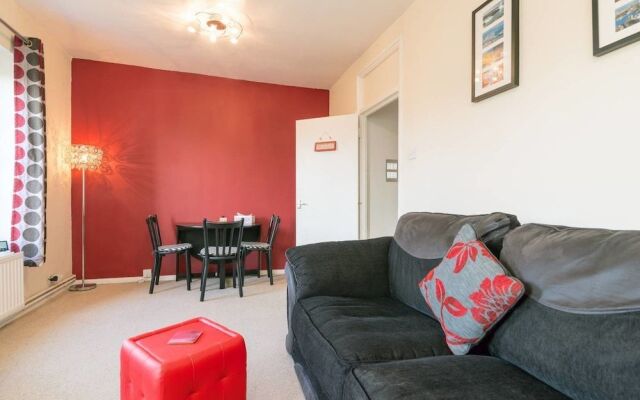 Cute 2BR Home Near Tower Bridge, 4 Guests