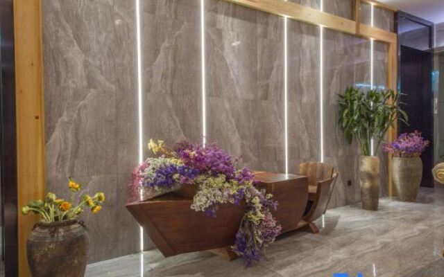 Huaxi Hongta Avenue High-speed Railway Station