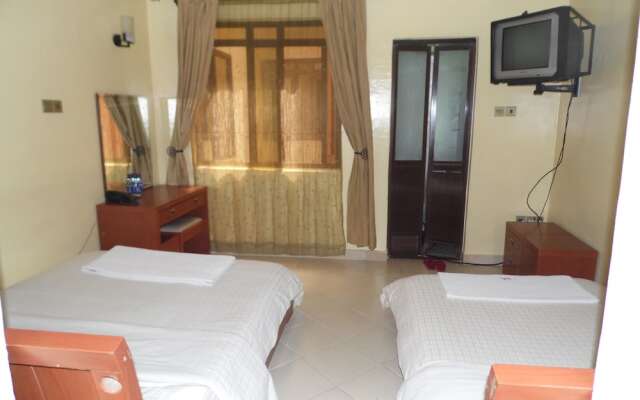 Raya Hotel