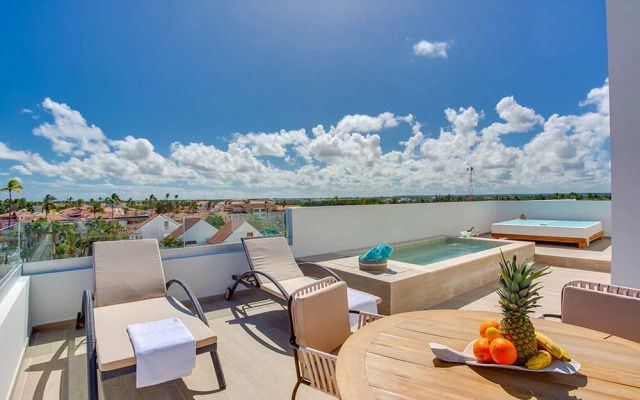 Pool Garden Luxury Apt