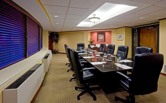 Crowne Plaza Edison by IHG