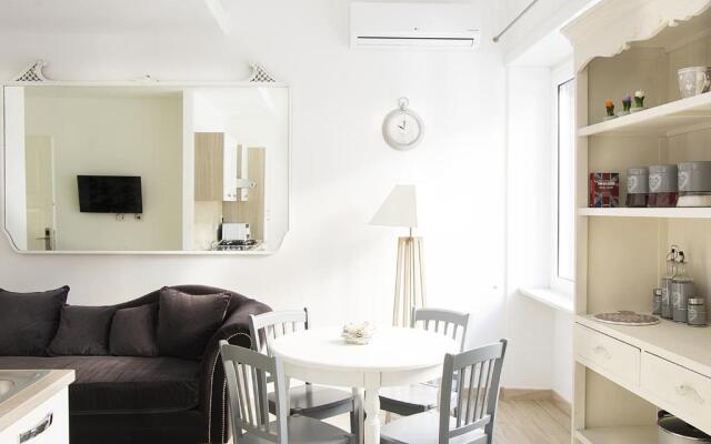 Gens Claudia, Vatican Luxury Apartments