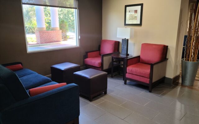 Comfort Suites Forsyth