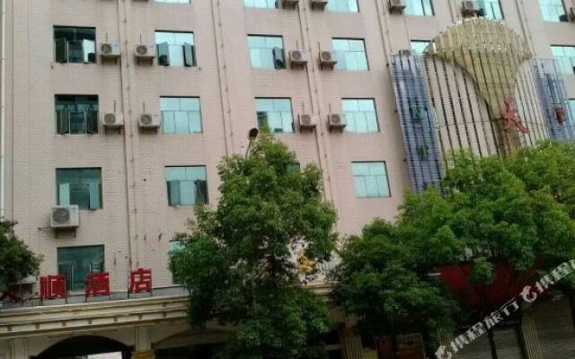 Tianshun Hotel (lincang First Middle School Branch)