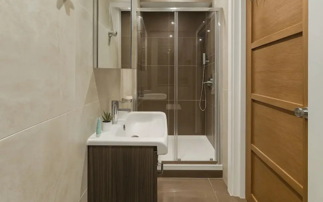 Modern Studio Flat in Hammersmith